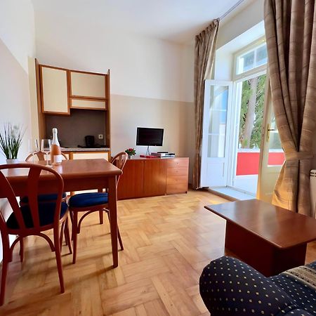 Villa Valdepian Apartments Савудрия Екстериор снимка