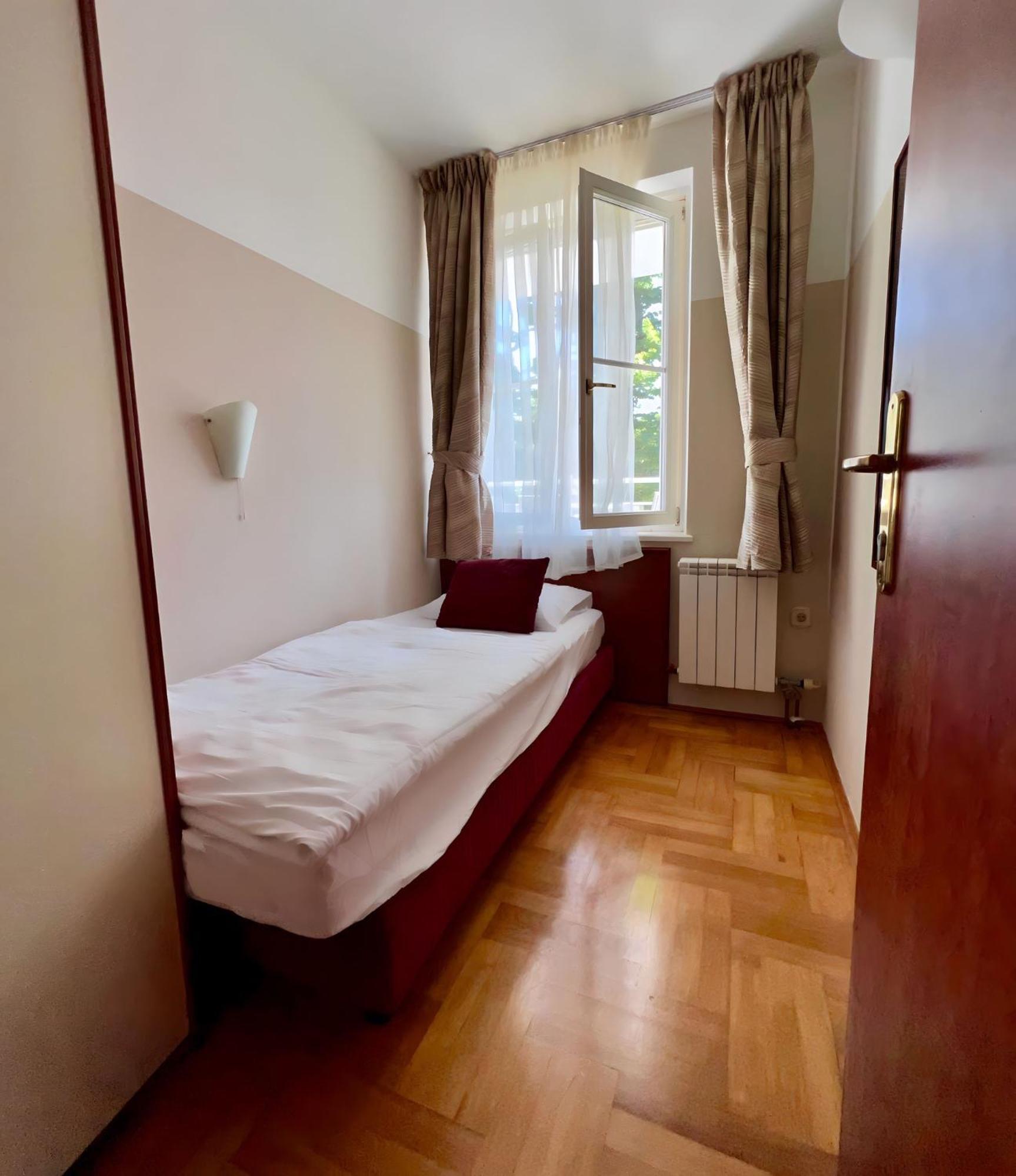 Villa Valdepian Apartments Савудрия Екстериор снимка
