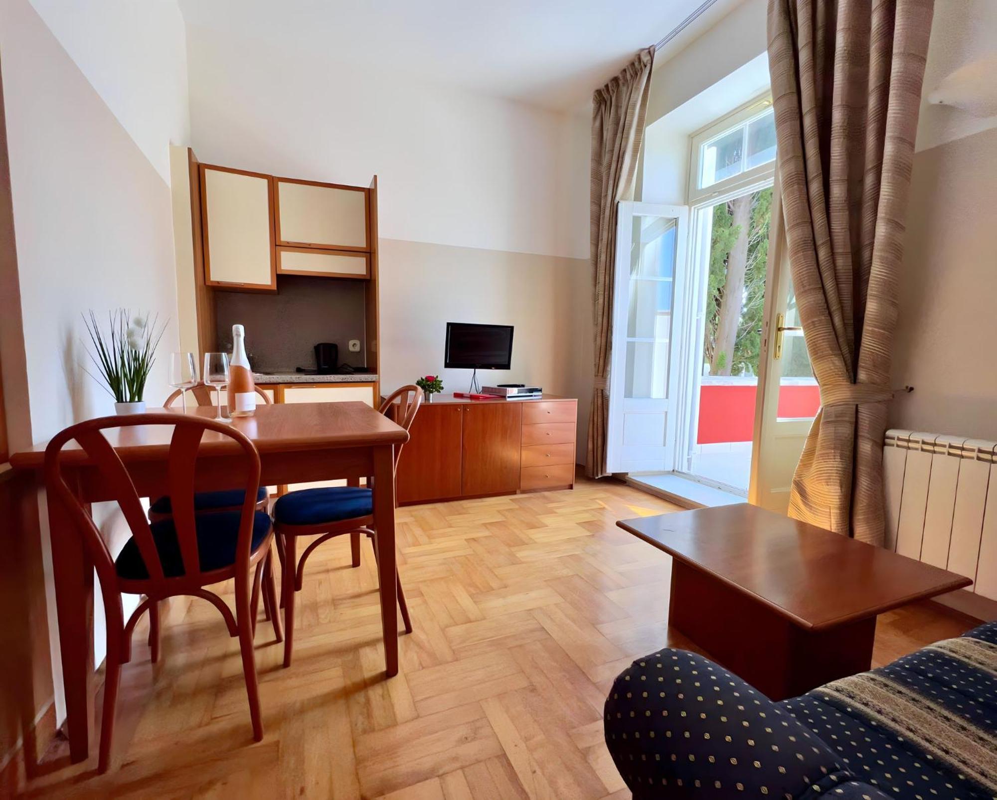 Villa Valdepian Apartments Савудрия Екстериор снимка