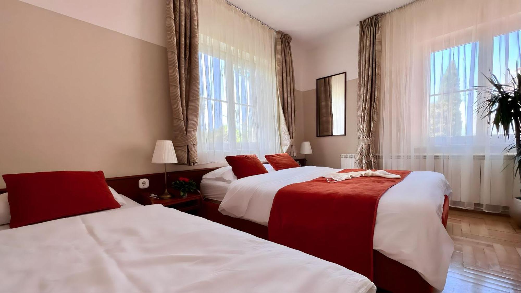 Villa Valdepian Apartments Савудрия Екстериор снимка